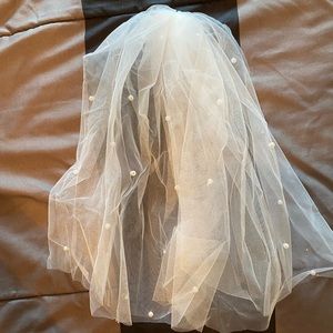 Mini pearl wedding veil